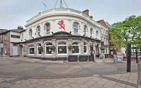 Oyo The Red Lion Hotel
